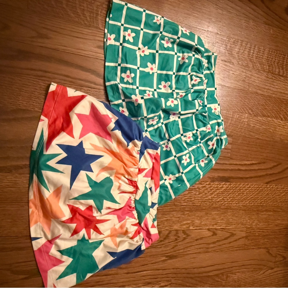 Hanna Andersson Kids Star and Floral athletic performance skorts